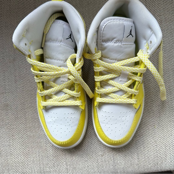 Nike air Jordan yellow rose kids size 13 - Picture 5 of 7